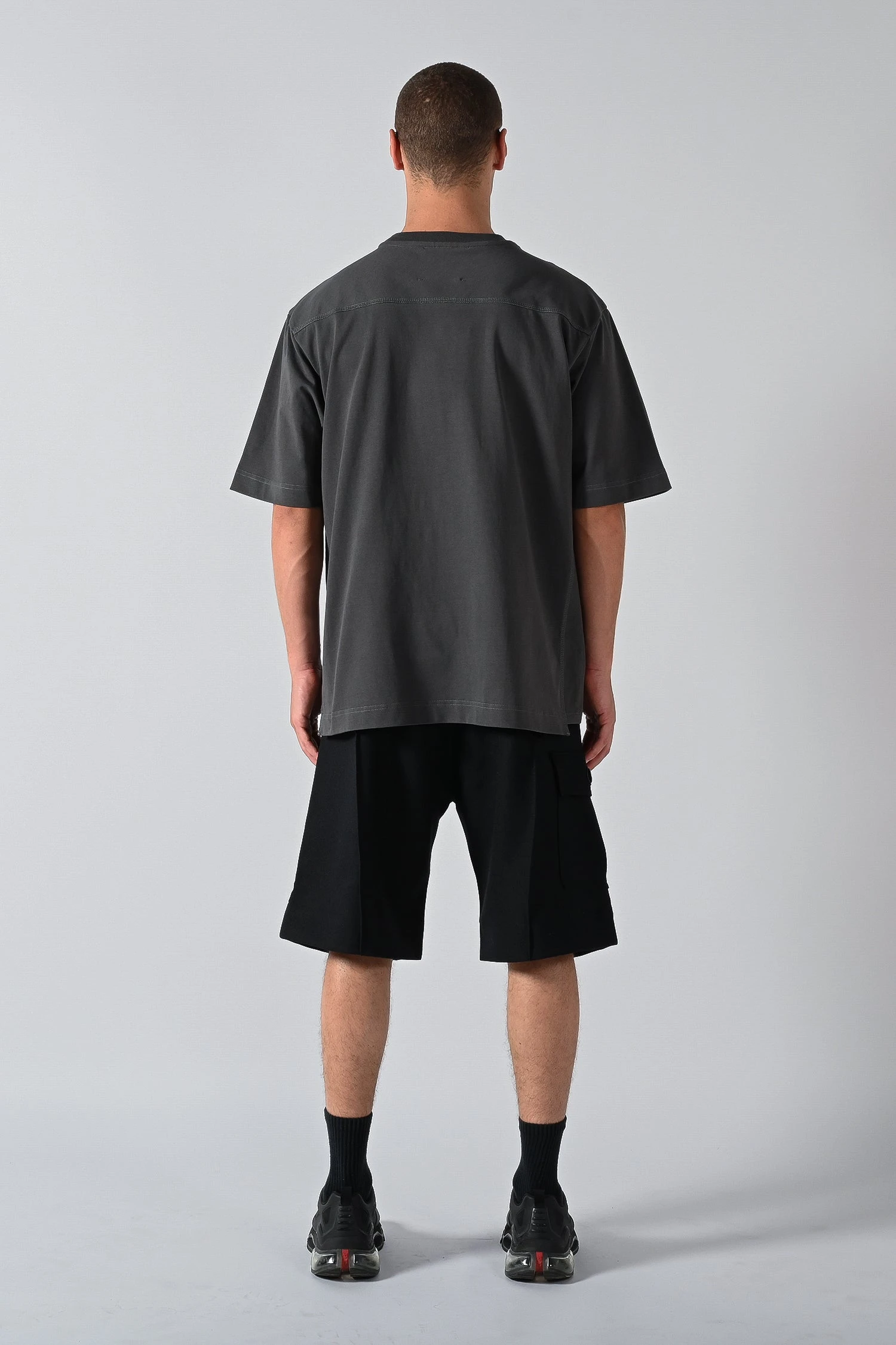Merino Piston Pleated Patch Cargo Short - Black 5 Merino Piston Pleated Patch Cargo Short - Black - Image 3