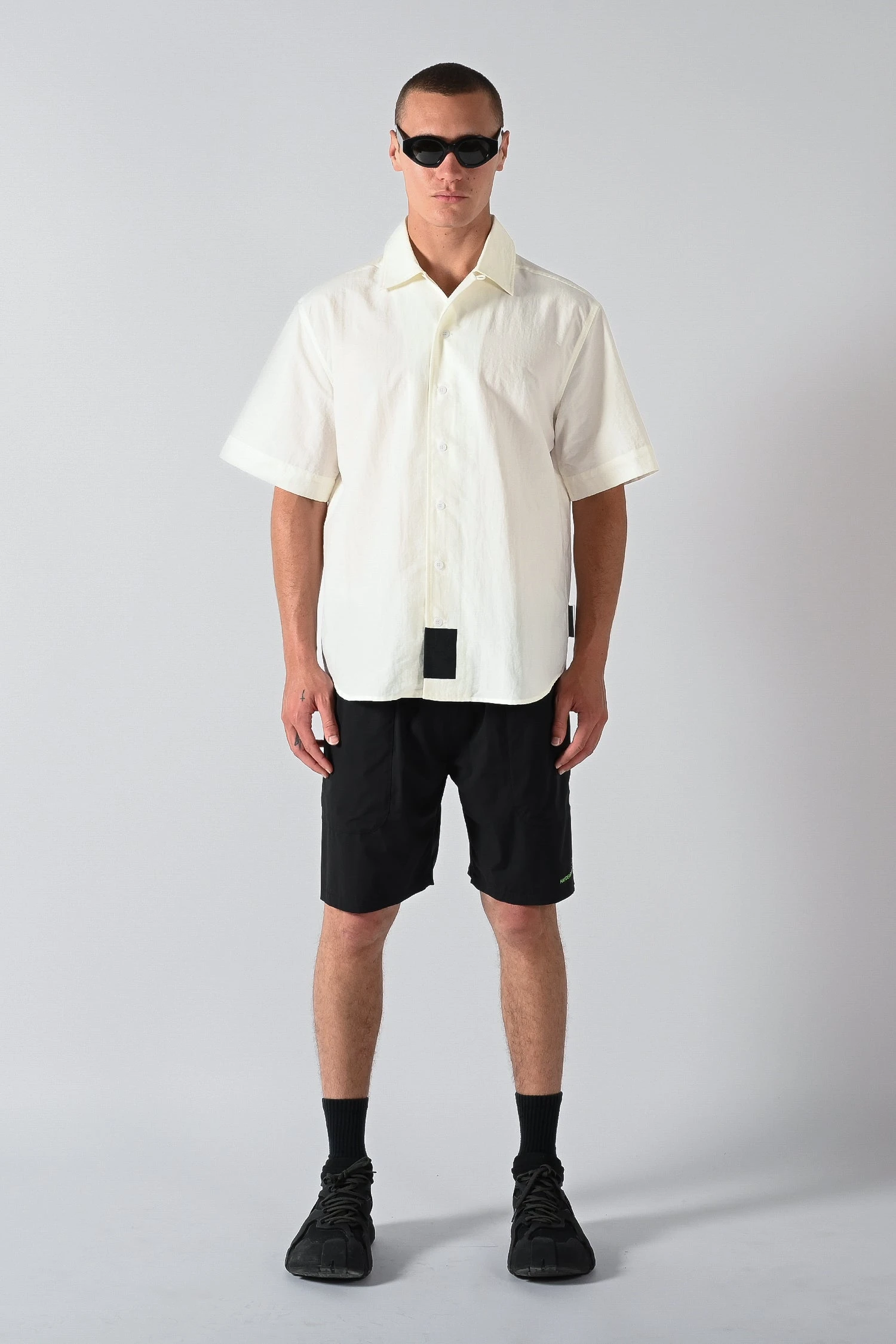 Handshape Everyday Short - Black 4 Handshape Everyday Short - Black - Image 2