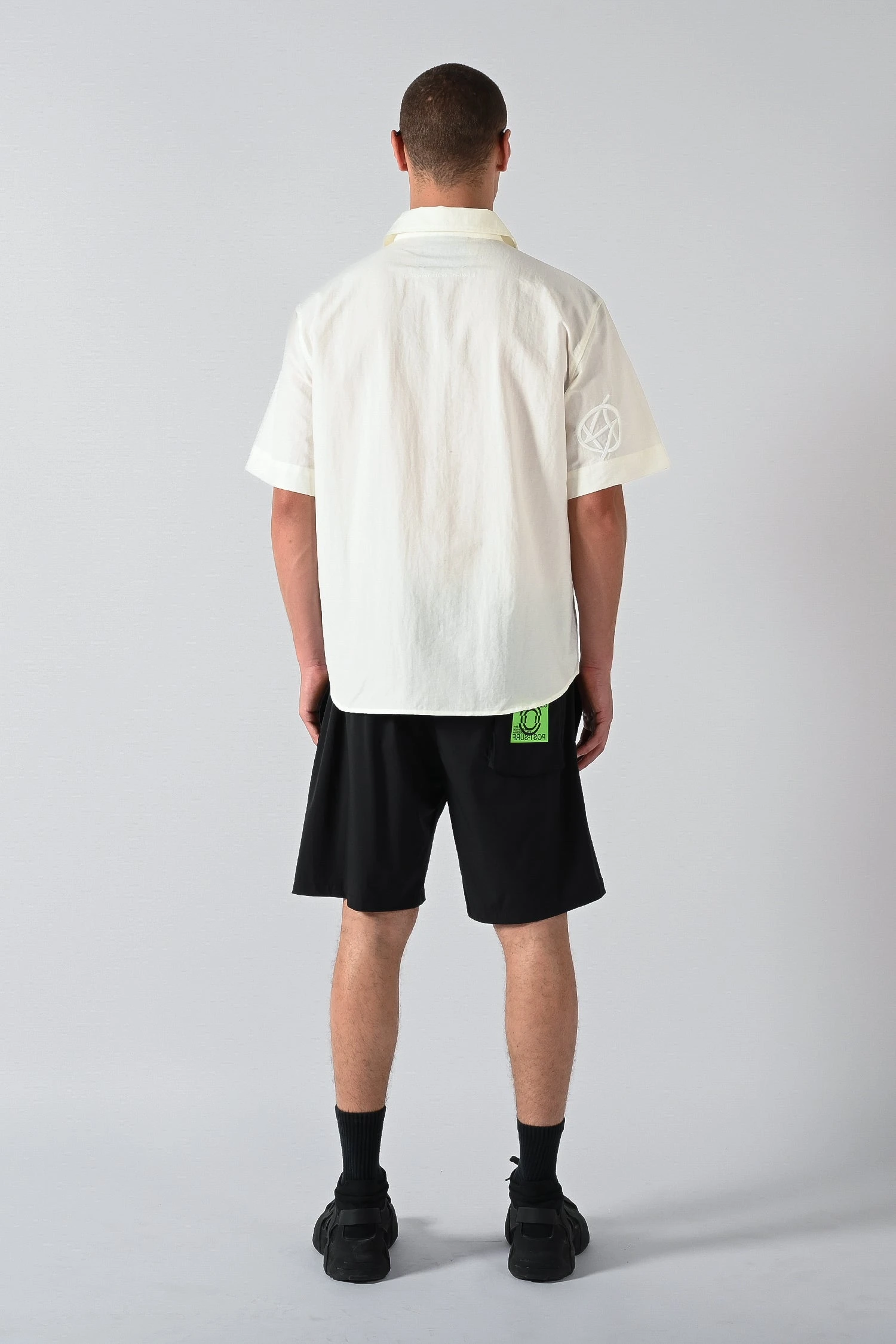 Handshape Everyday Short - Black 5 Handshape Everyday Short - Black - Image 3