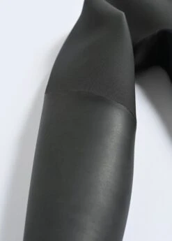 HAYDENSHAPES BY DION LEE WOMENS MODULAR LS CROP TOP 2MM 13 HAYDENSHAPES BY DION LEE WOMENS MODULAR LS CROP TOP 2MM -Haydenshapes Surfboard Store Haydenshapes By Dion Lee Top Arm Detail 2